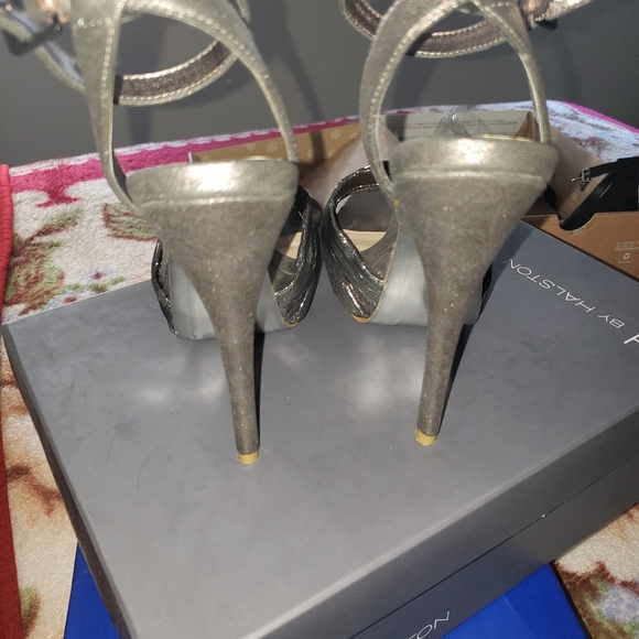 Heels - Picture 8 of 8